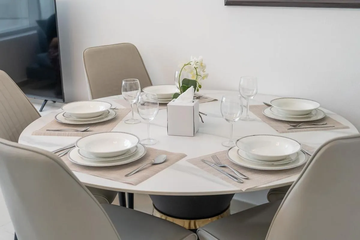 Cozy And Bright 2-Bedroom Apartment In Business Bay Dubai