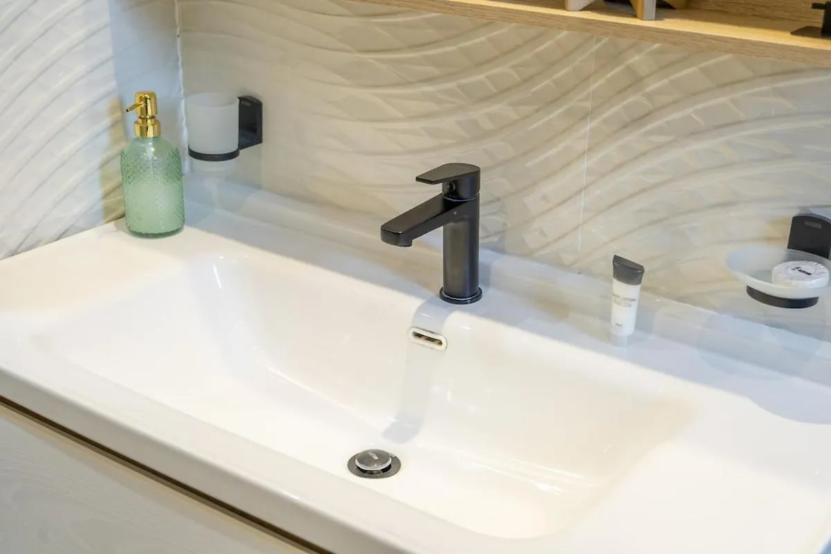 Cozy And Bright 2-Bedroom Apartment In Business Bay Dubai