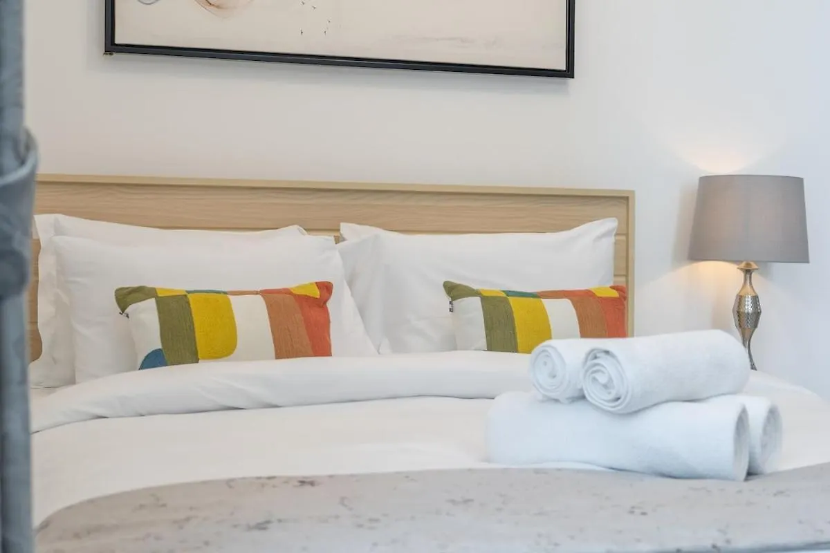 Cozy And Bright 2-Bedroom Apartment In Business Bay Dubai